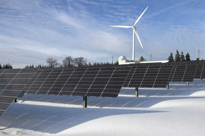 Eolienne et panneau solaire, industrie énergétique